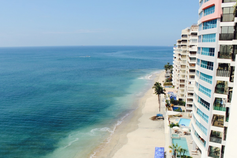 chambre-hote-COTIGNAC-min_beach_ocean_shore_hotel_palm_tree-33726